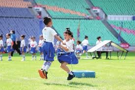 一日英超动向：曼城再具争冠实力，萨拉赫猛批斯洛特引发矛盾